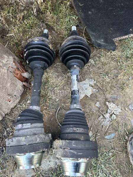 poluosovina Toureg za Volkswagen Touareg od 2004. do 2009. god.