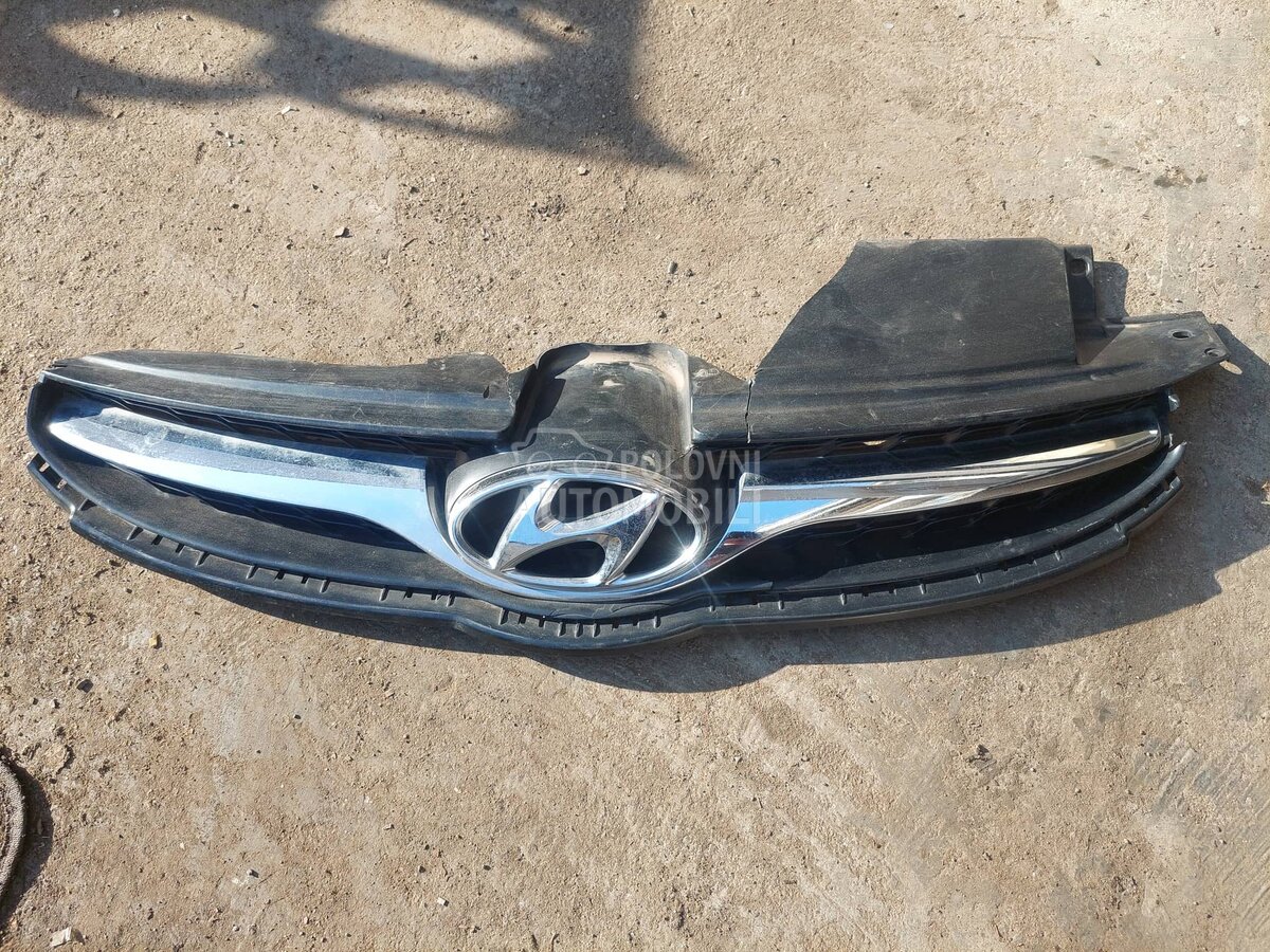hrom lajsna u masci za Hyundai Elantra