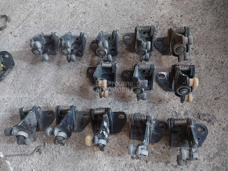 nosac, klizac bočnih vrata za Peugeot 806 od 1996. do 2002. god.