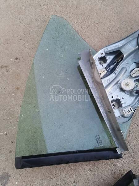 Zadnja stakla za Renault Megane od 2002. do 2008. god.