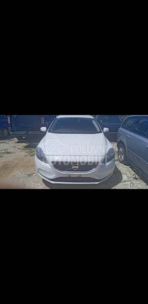 maska za Volvo V40 od 2011. do 2016. god.