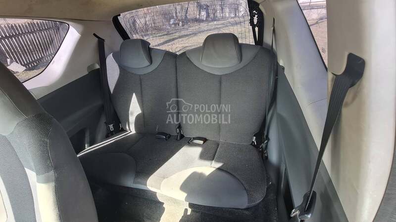 sedusta komplet za Peugeot 107 od 2006. do 2010. god.