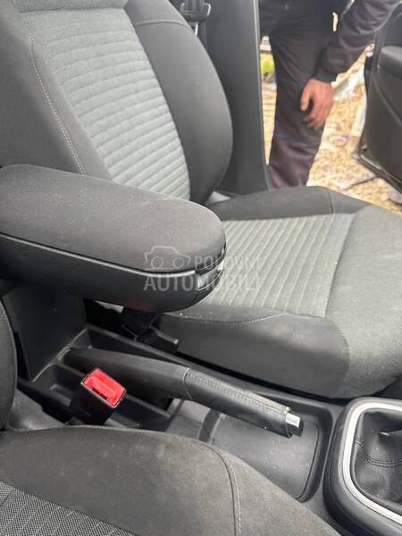 Naslanjac za ruku za Volkswagen Polo od 2009. do 2012. god.