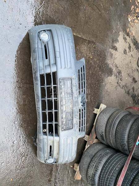 Branik prednji kompletan za Volkswagen Caddy od 2004. do 2009. god.