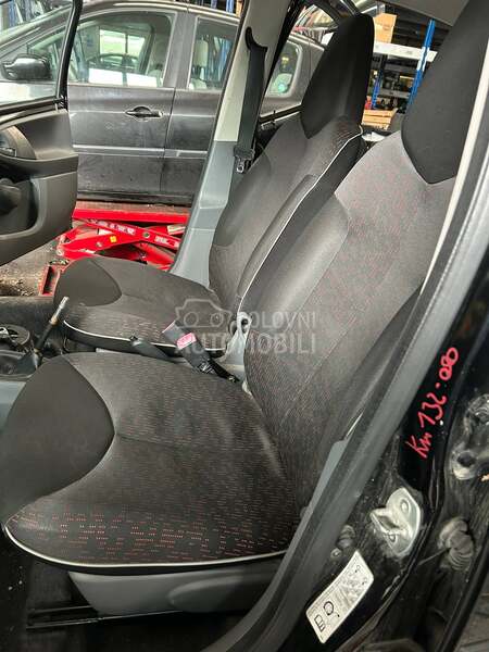 Enterijer-sedista za Peugeot 107 od 2005. do 2013. god.