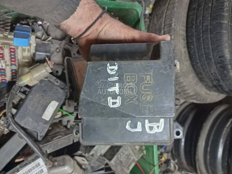 Kutija osigurača za Mazda 323 od 1999. do 2003. god.