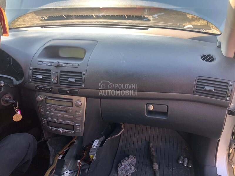 Svetla signalizacija za Toyota Avensis od 2002. do 2008. god.