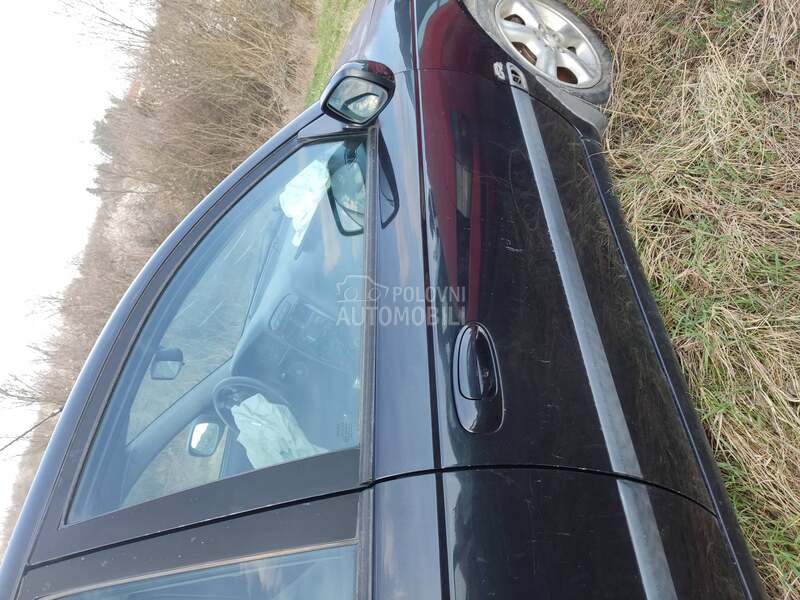 Vrata keder guma za Toyota Avensis od 1997. do 2002. god.