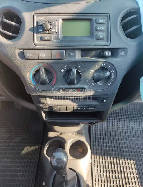Centralna sredisnja konzola za Toyota Yaris od 1999. do 2005. god.
