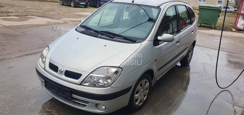 prednji branik sivi za Renault Scenic od 2000. do 2003. god.