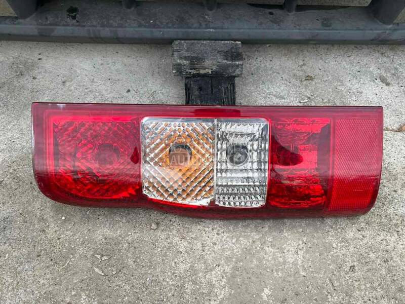 Stop svetlo levo za Ford Transit Connect od 2006. do 2014. god.