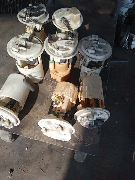 pumpa goriva. 1,4 i 1,6 za Renault Clio od 2000. do 2004. god.