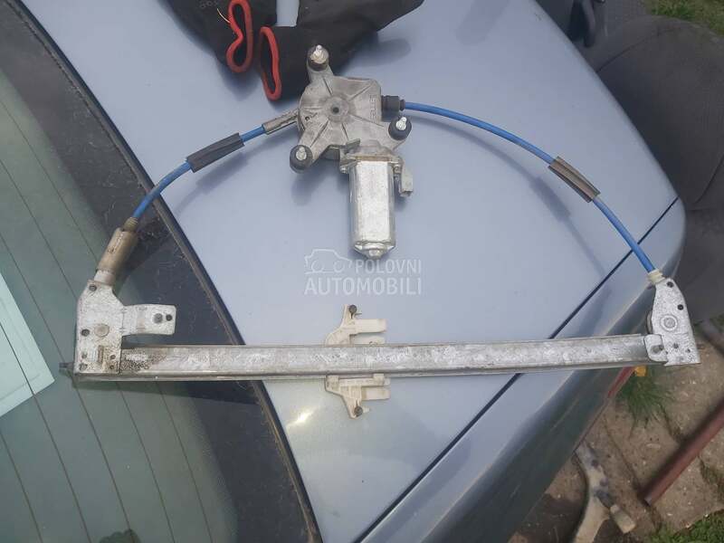 prednji desni podizac za Peugeot 406