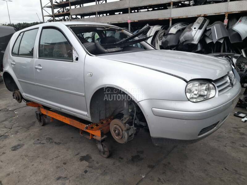 Volkswagen Golf 4 2003. god. -  kompletan auto u delovima