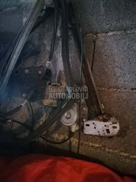 Renault Scenic -  kompletan auto u delovima