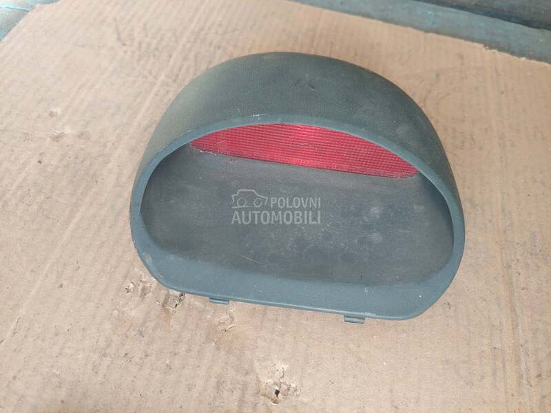 trece stop svetlo za Hyundai Accent od 1994. do 1999. god.