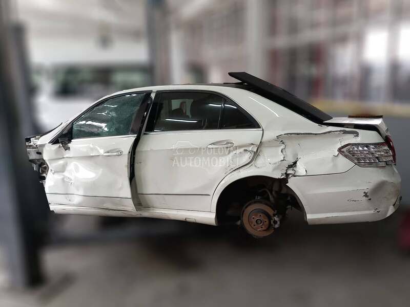Mercedes Benz E 350 3.5 2010. god. -  kompletan auto u delovima