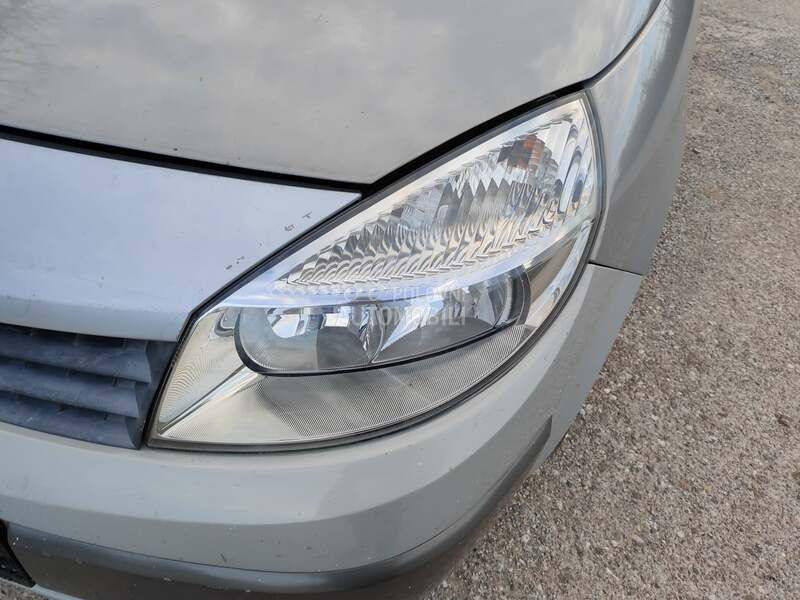 Levi far senik 2 za Renault Scenic