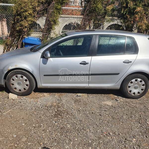 Volkswagen Golf 5 2004. god. -  kompletan auto u delovima