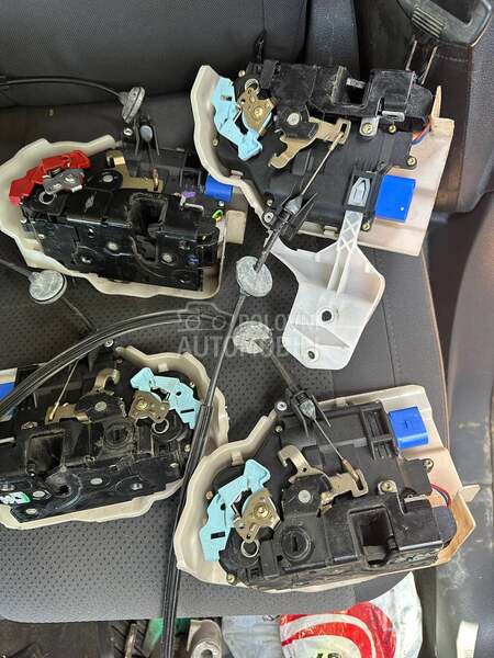 Brave unutrasnje spoljsnje za Volkswagen Caddy, Golf 5, Golf 6 ... od 2004. do 2015. god.
