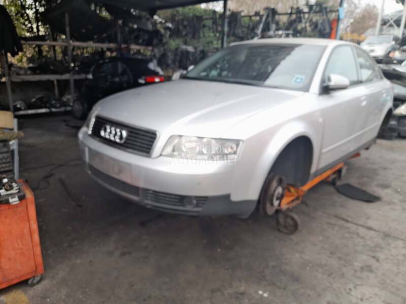 Audi A4 2003. god. -  kompletan auto u delovima