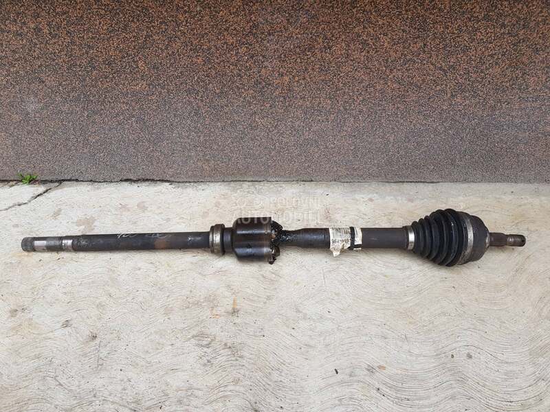 Poluosovina desna 2.0HDI 100kw za Peugeot 307