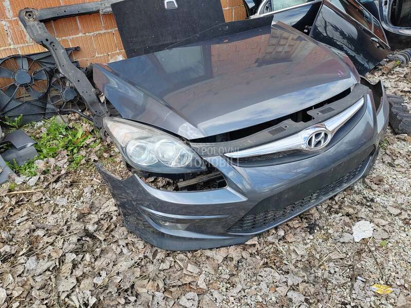 Hyundai i30 2011. god. -  kompletan auto u delovima