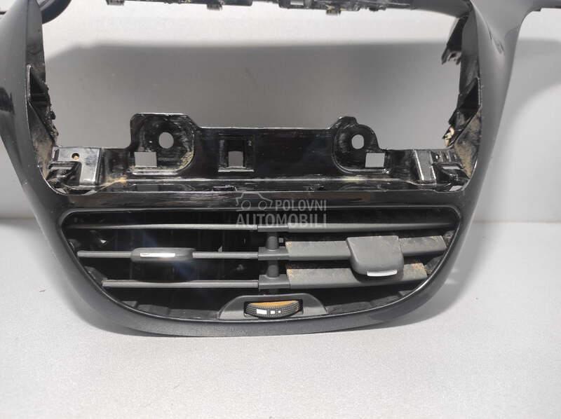 RESETKA VENTILACIJE za Peugeot 2008