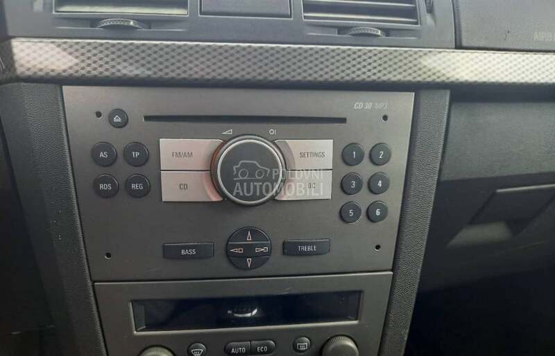Fabricki radio cd30 mp3 za Opel Combo, Corsa C, Meriva