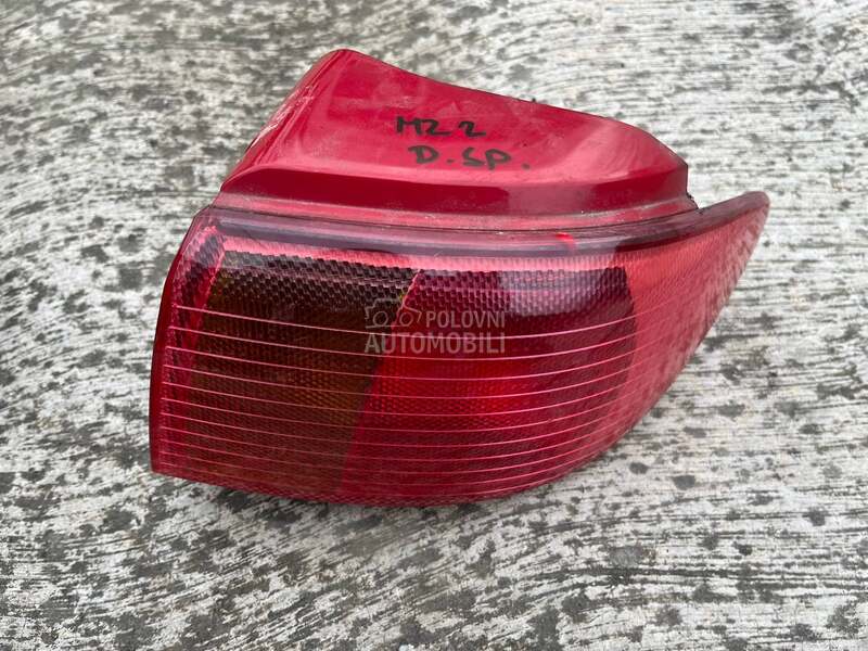 Desno stop svetlo spoljno za Mazda 2 od 2003. do 2007. god.