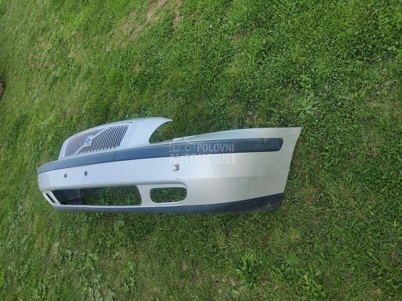 Prednji branik za Volvo V70 od 2001. do 2004. god.