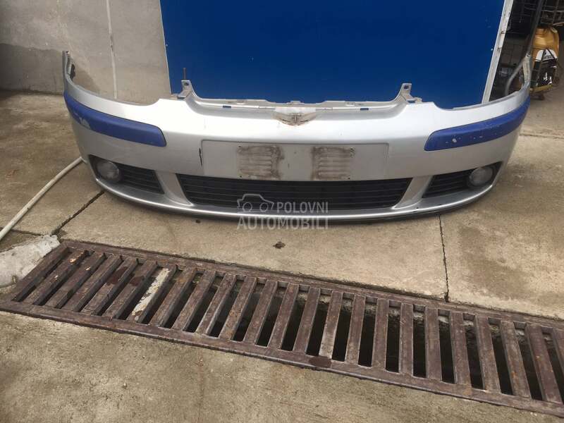 prednji branik za Volkswagen Golf 5 za 2005. god.