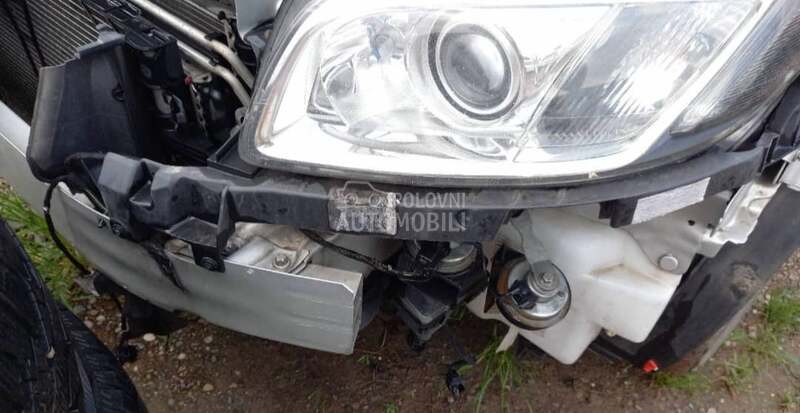 Nosaci branika ispod farova za Opel Insignia