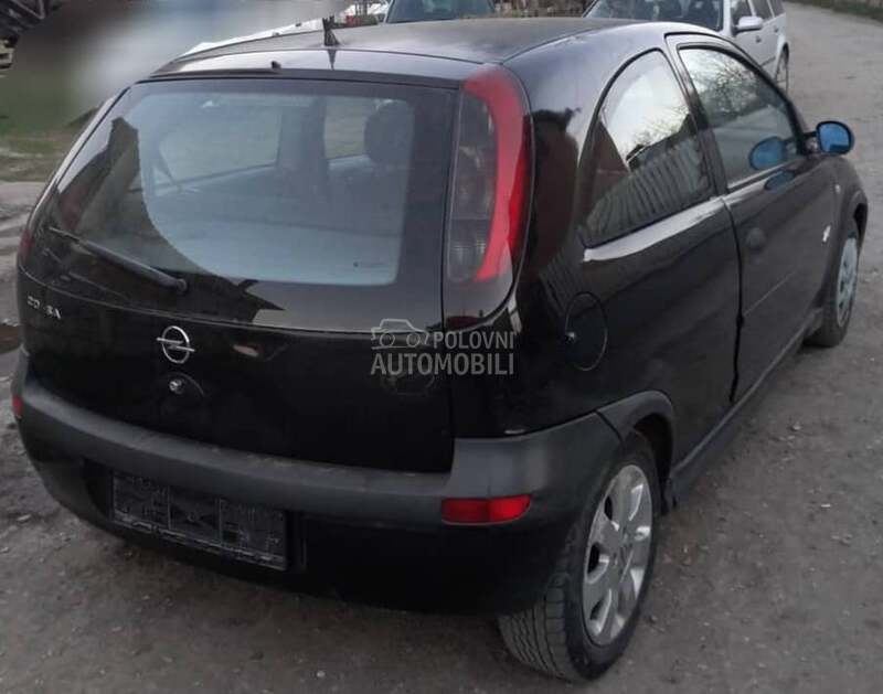 Opel Corsa C 1.7 -  kompletan auto u delovima
