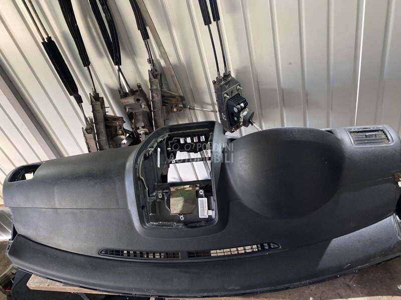 Instrument tabla sa airbagom za Volkswagen Golf 5