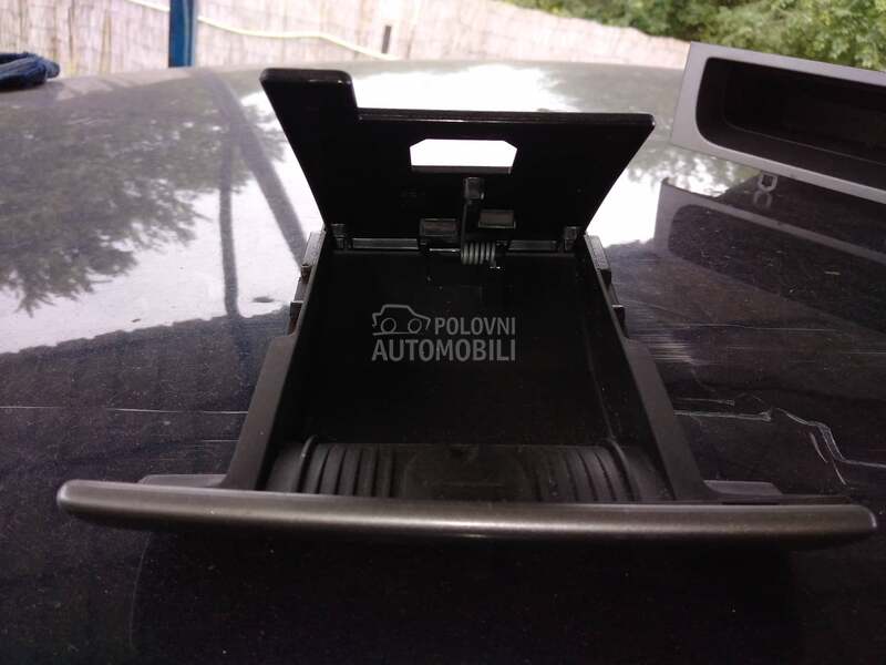 Pepeljara za Peugeot 308 od 2007. do 2013. god.