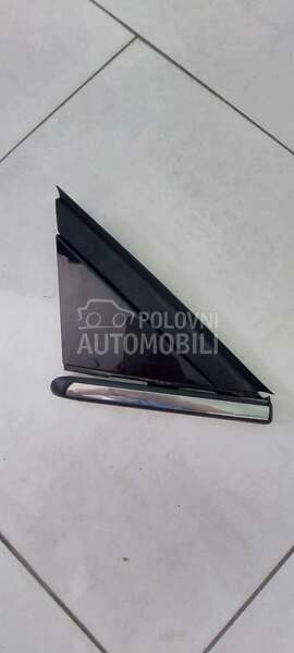 trougao plastika  krila za Fiat 500