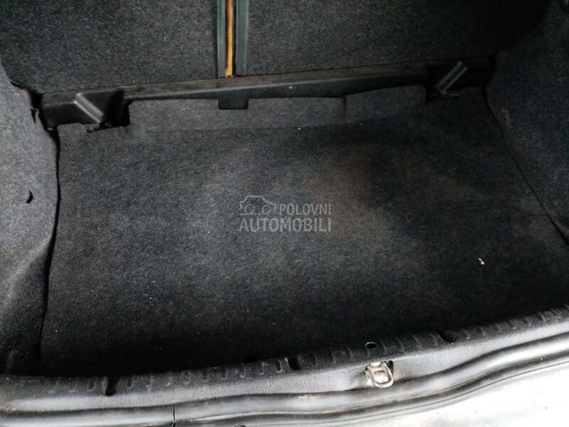 tepih za Renault Clio od 2001. do 2006. god.