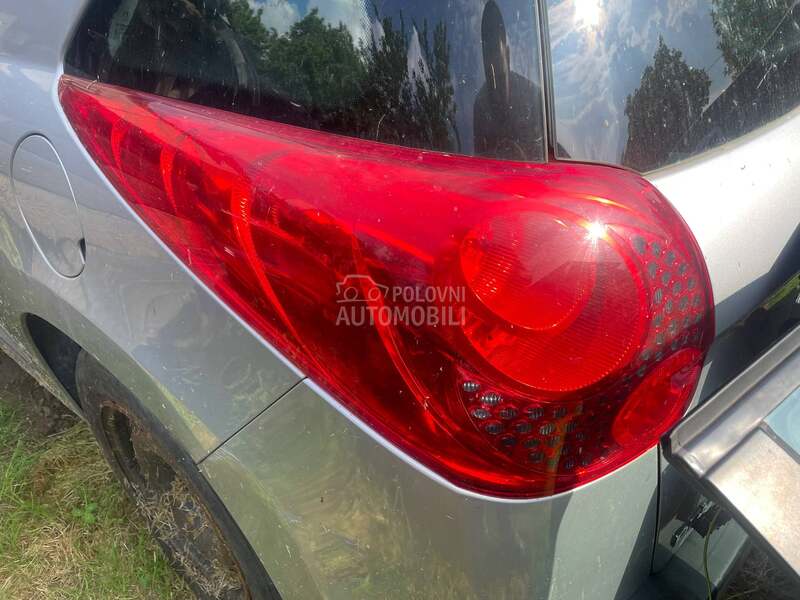 zadnji stop za Peugeot 207