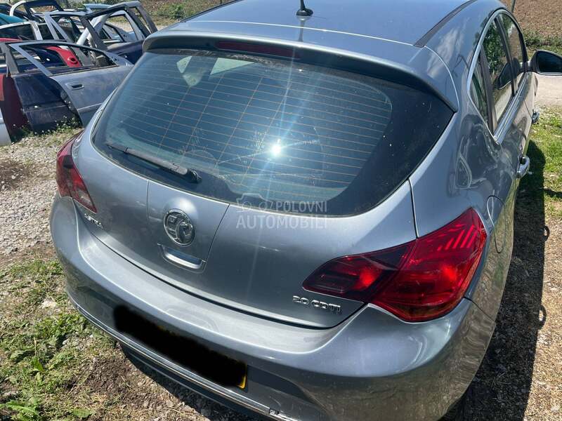 polica u gepeku za Opel Astra J od 2009. do 2015. god.