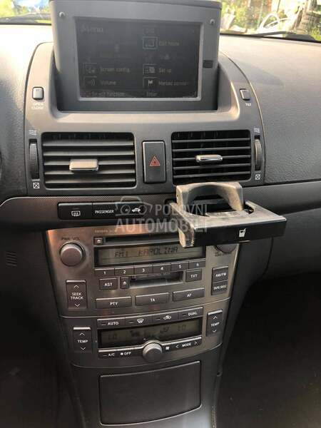 Drzac za case za Toyota Avensis