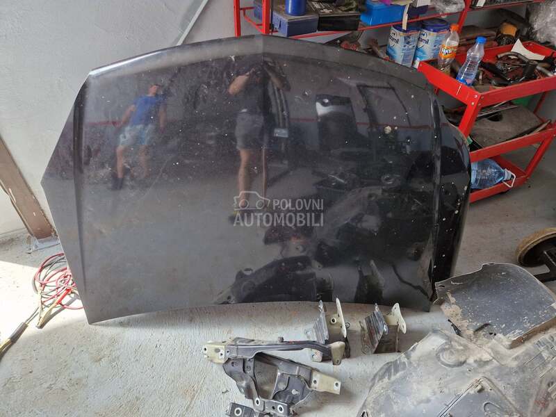 Hauba crna ostecena za Opel Astra H