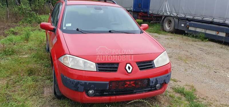 prednji branik crveni za Renault Megane od 2004. do 2005. god.