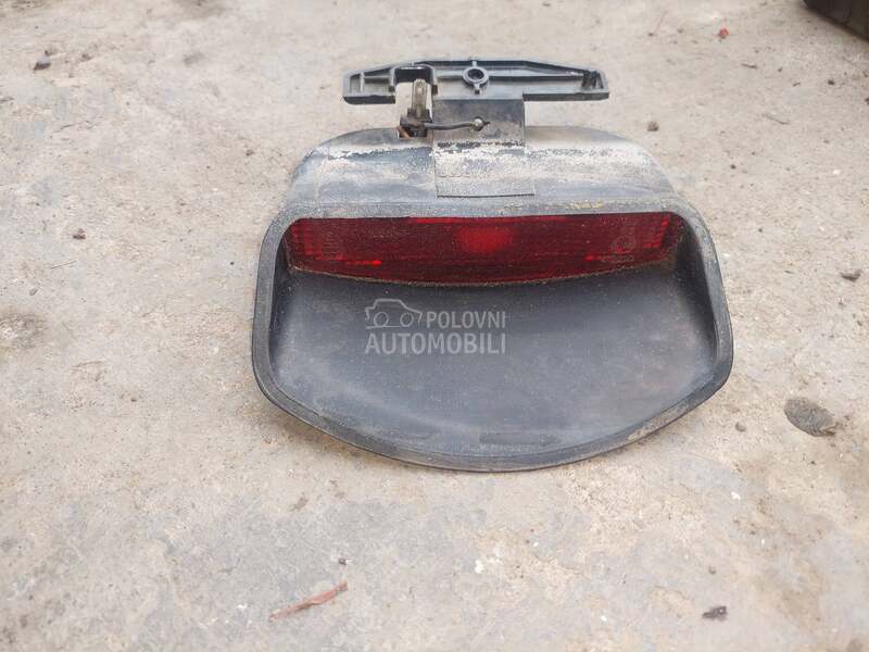 trece stop svetlo za Dacia Solenza