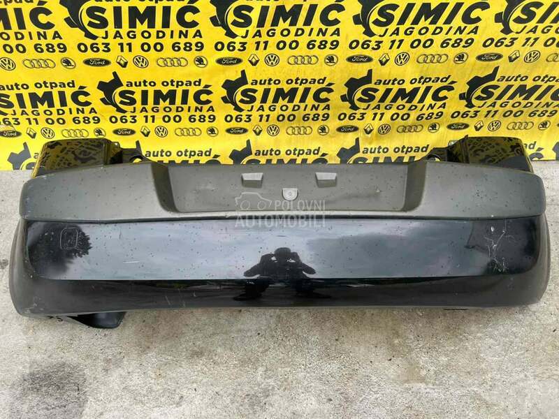Branik zadnji crni NV676 hečbek za Renault Megane od 2002. do 2008. god.