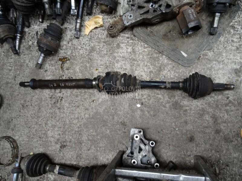 Poluosovina desna 1.6 za Alfa Romeo 147