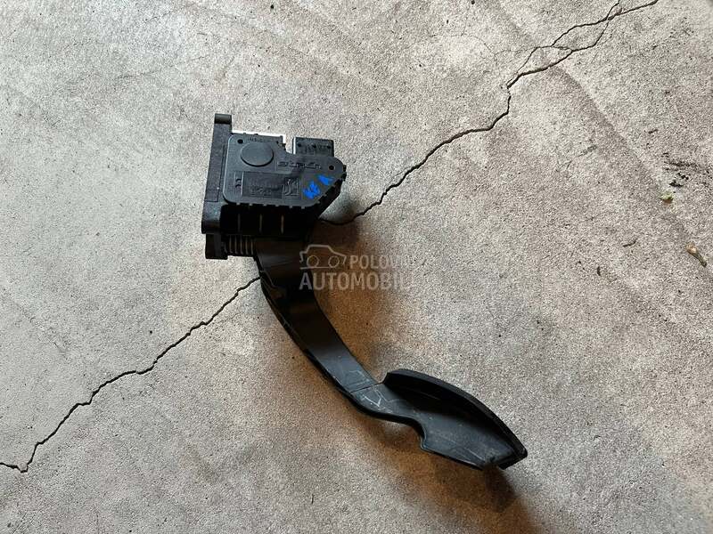 papucica gasa za Opel Corsa E od 2013. do 2020. god.