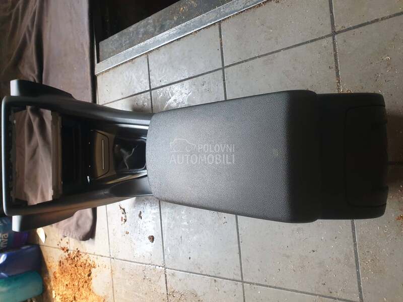 naslon za ruku c5 x7 za Citroen C5 od 2008. do 2015. god.