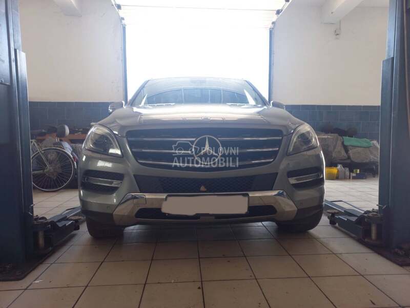 Mercedes Benz ML 350 2012. god. -  kompletan auto u delovima