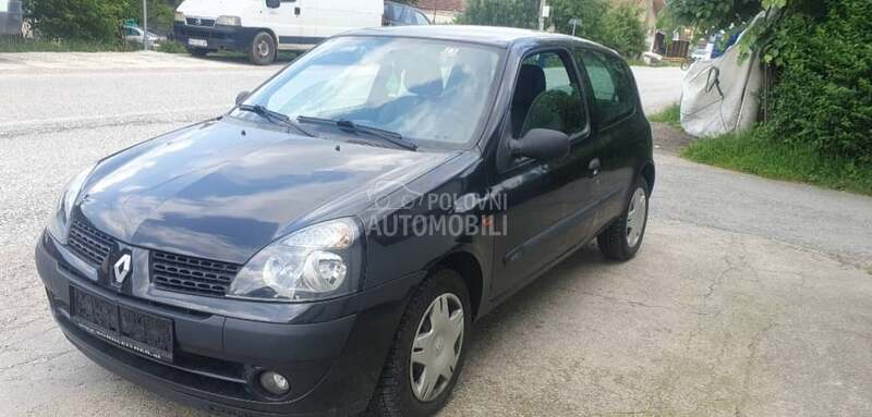 prednji branik crni za Renault Clio od 2001. do 2006. god.
